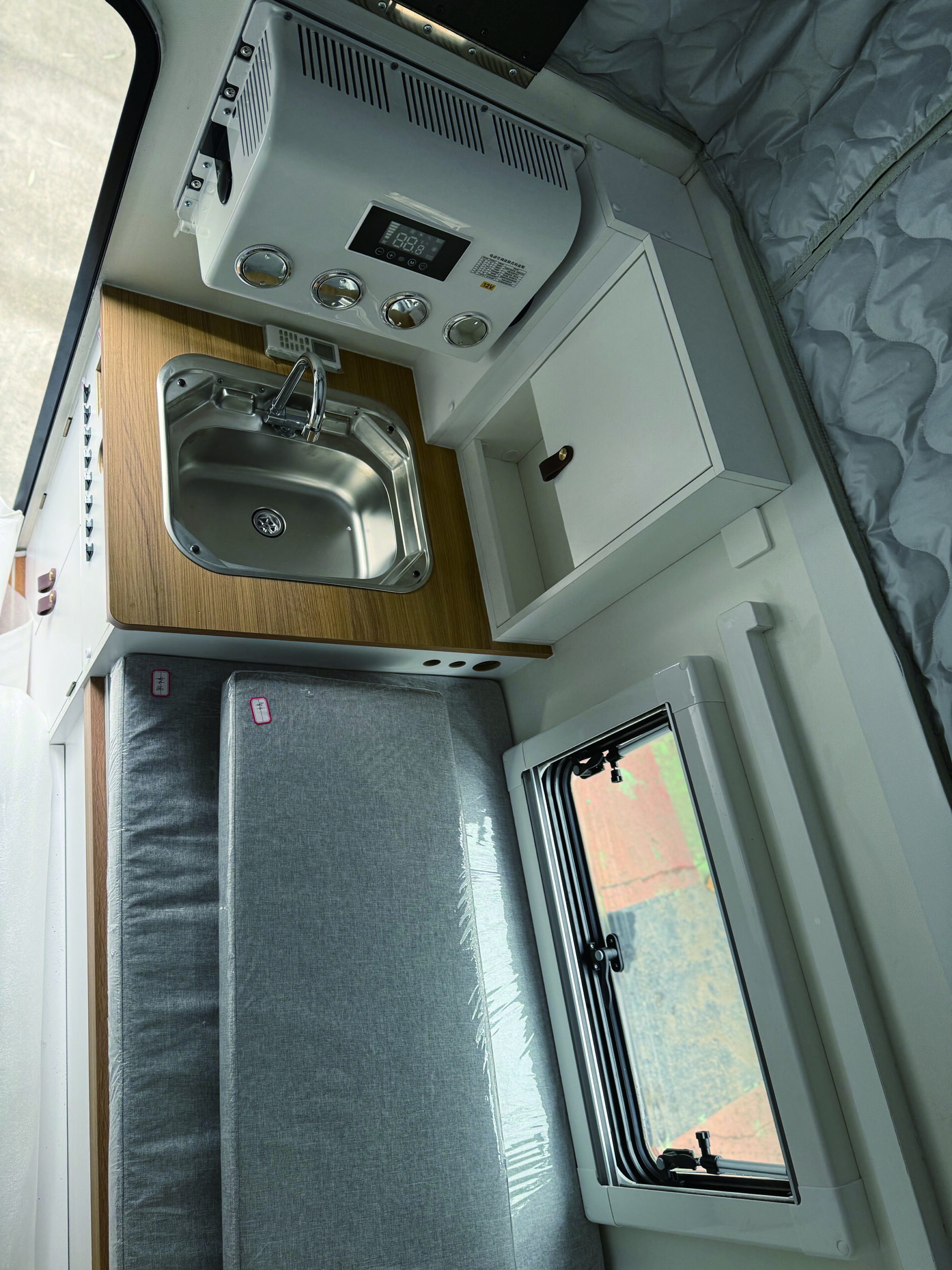 Fiberglass pop-up camper - Image 5