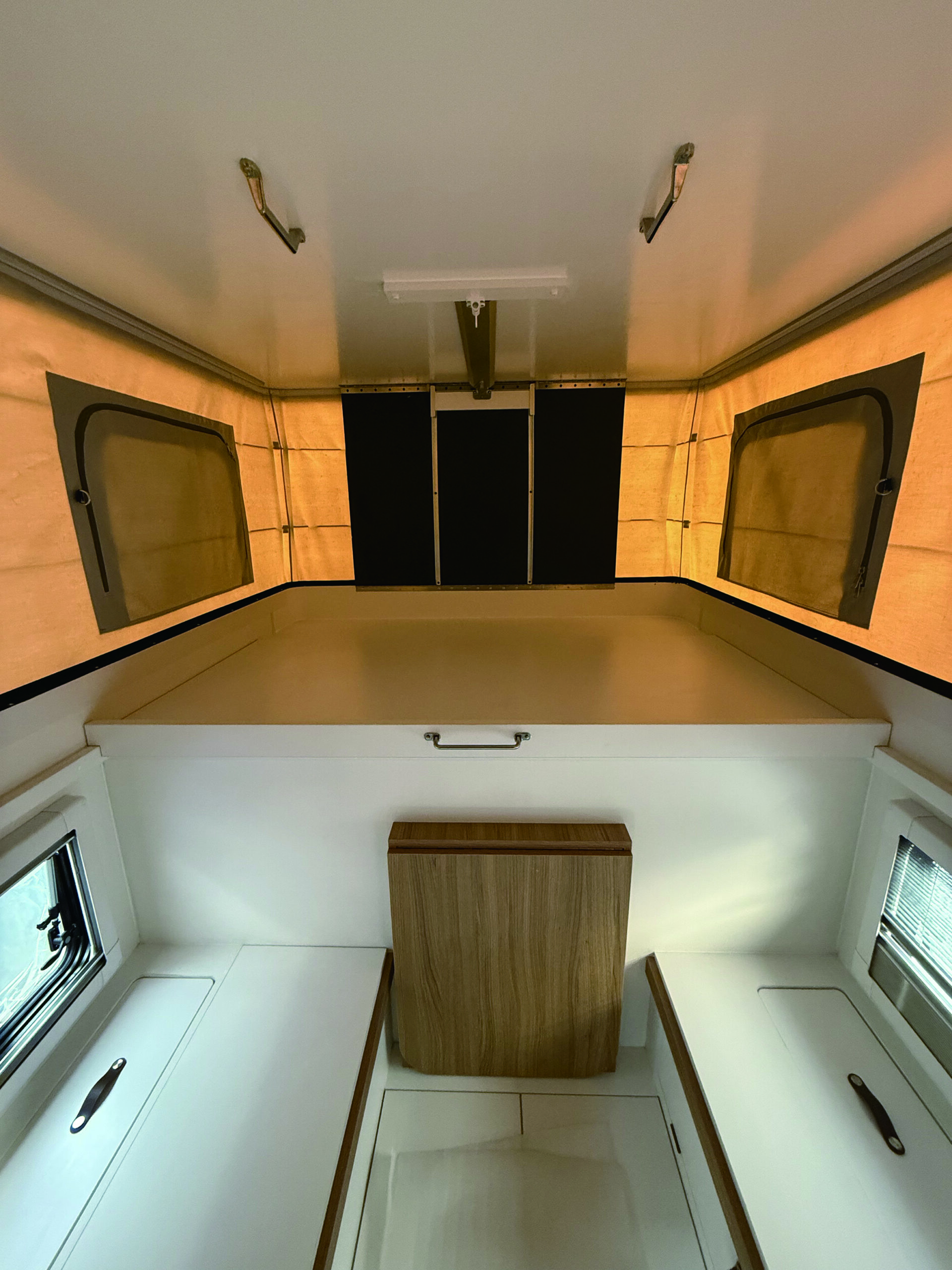 Fiberglass pop-up camper - Image 6