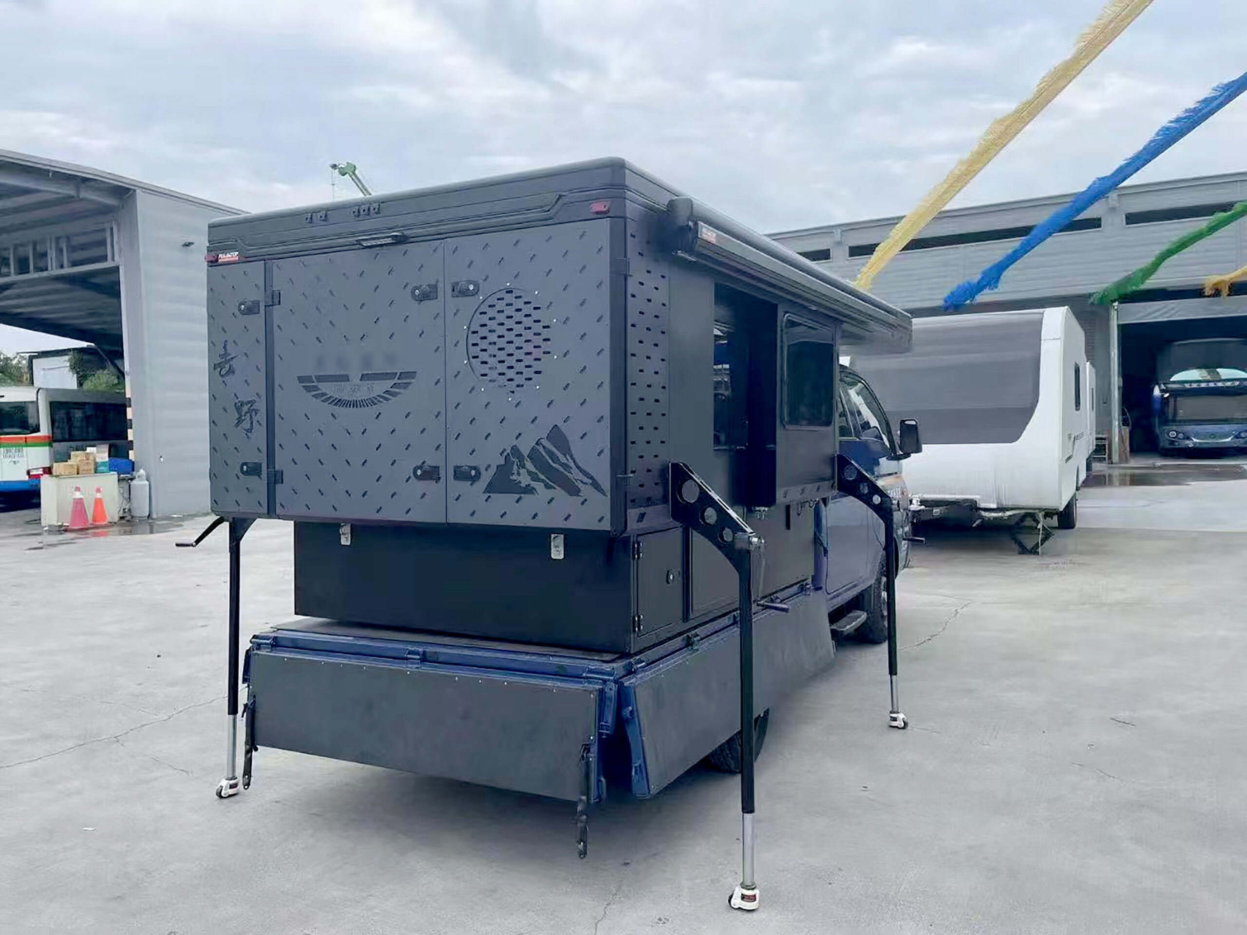 Truck camper - Image 3