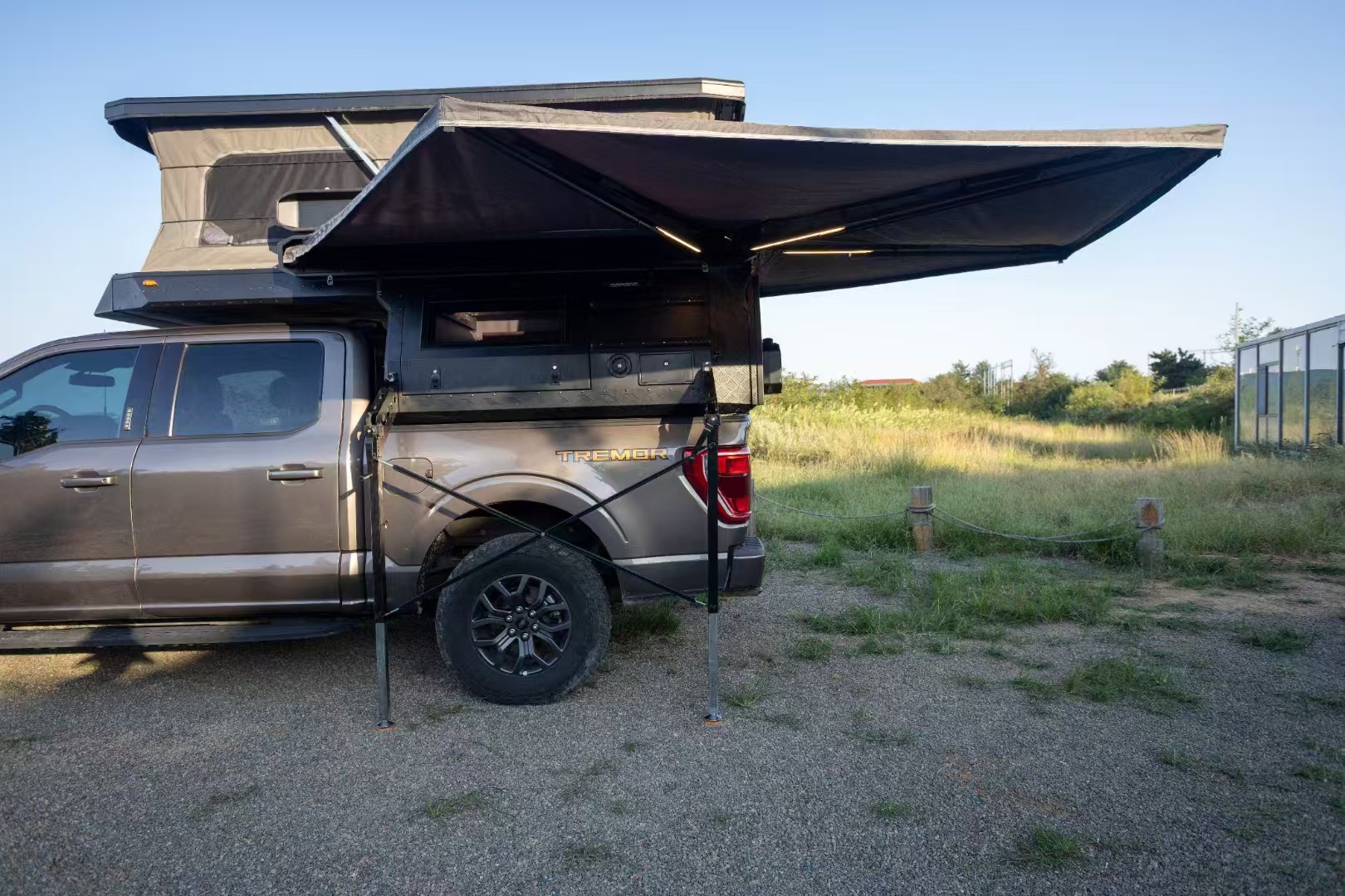 Aluminum off-road pop-up camper - Image 9