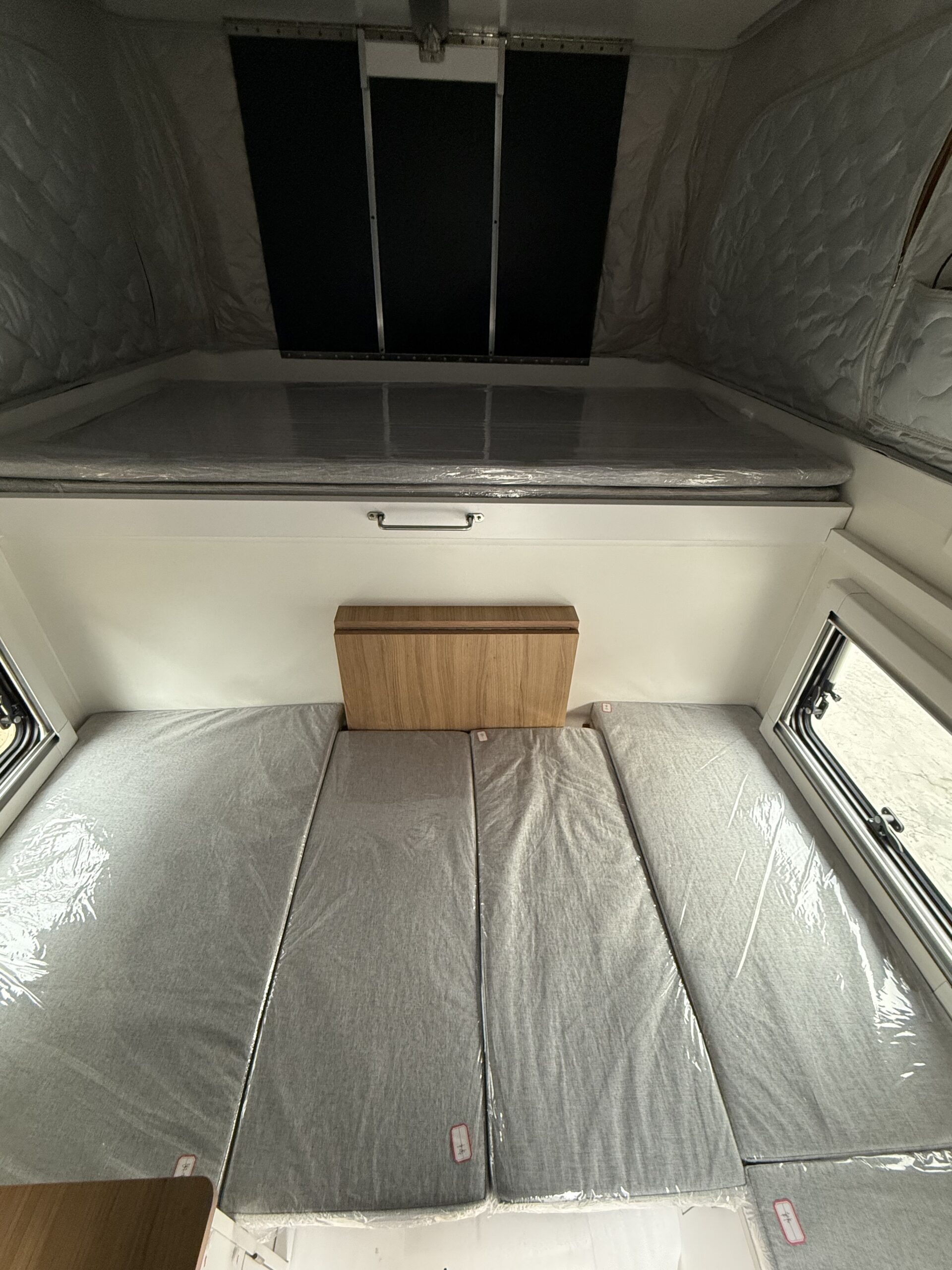 Fiberglass pop-up camper - Image 8