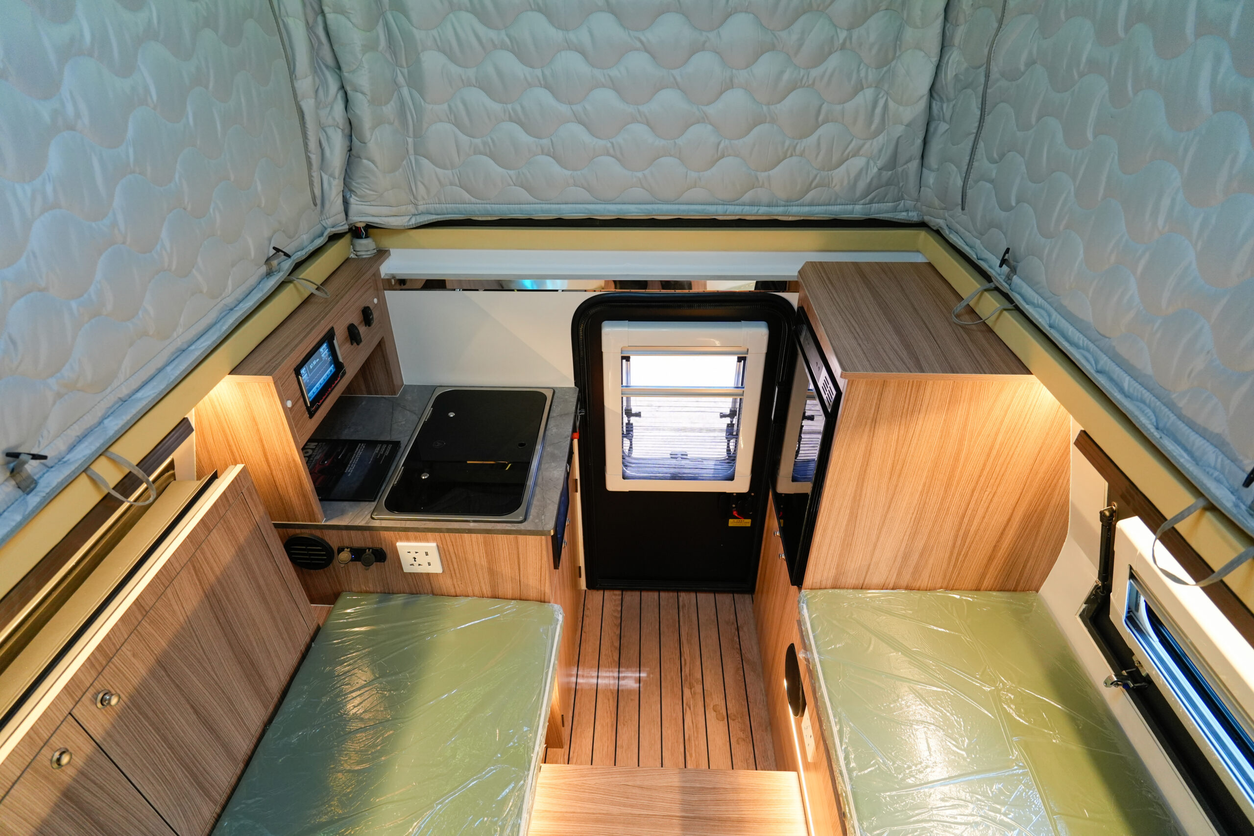 Aluminum off-road pop-up camper - Image 16
