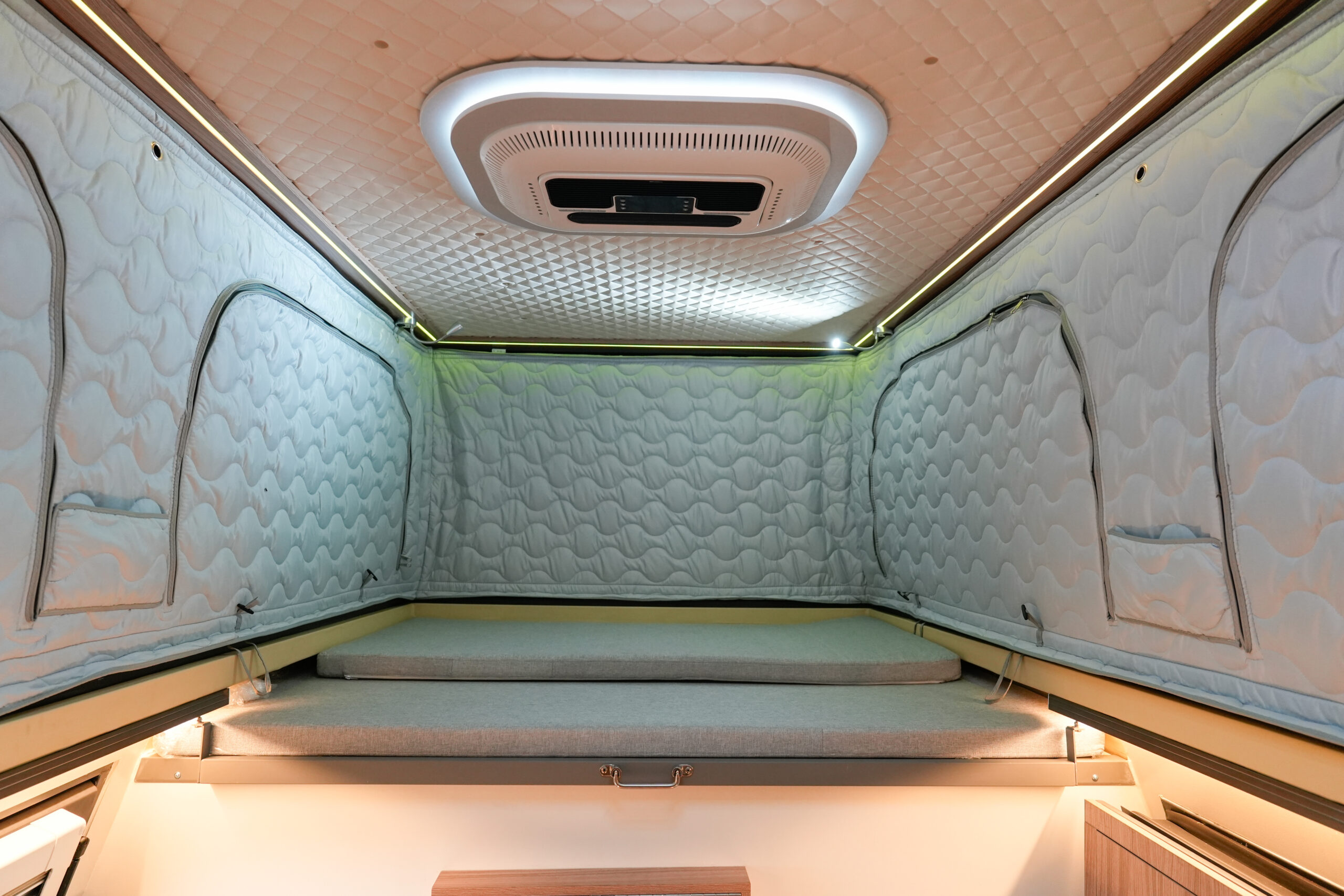 Aluminum off-road pop-up camper - Image 15