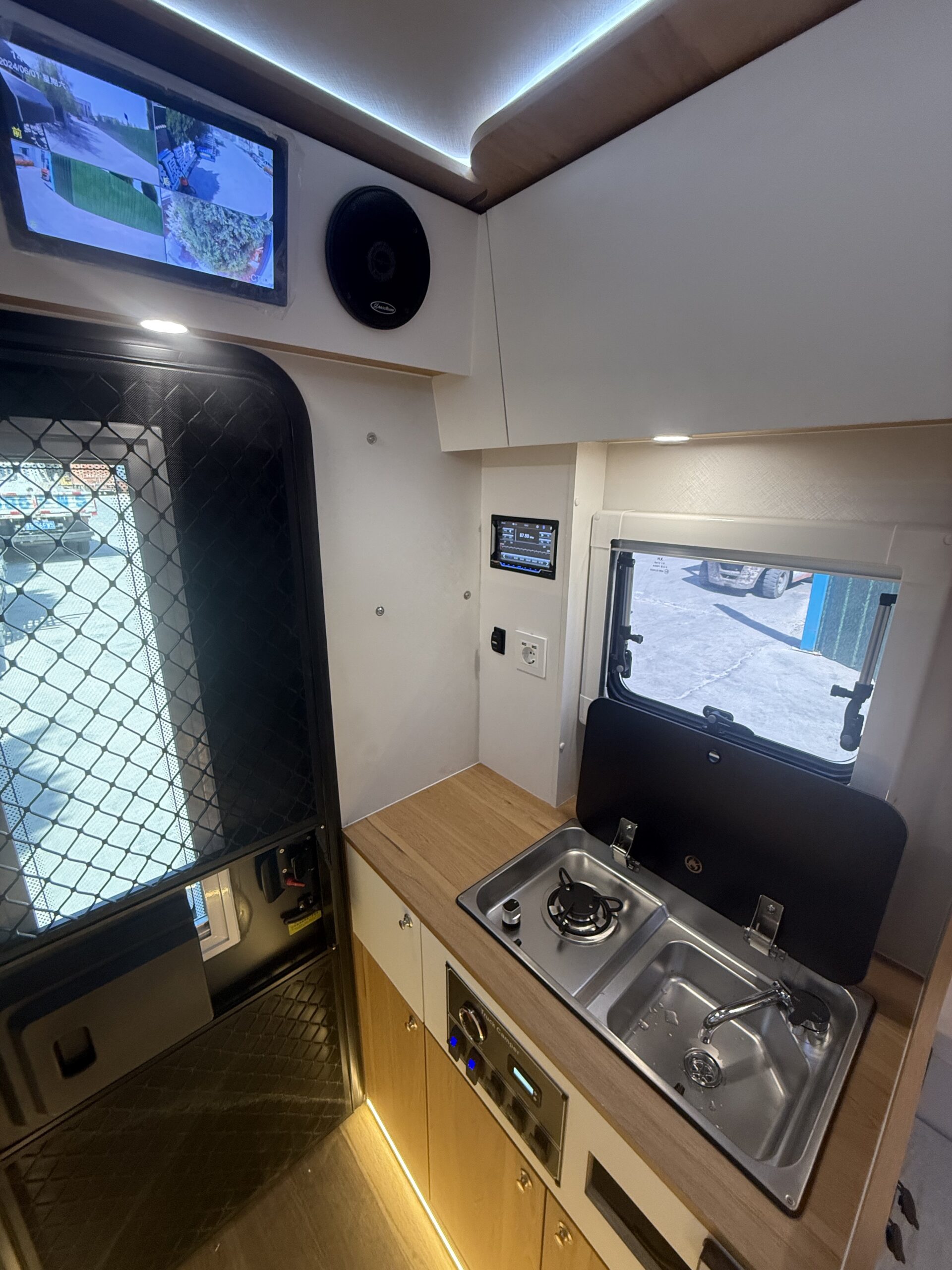 FRP hard roof pop-up camper(less than 6.5ft) - Image 6