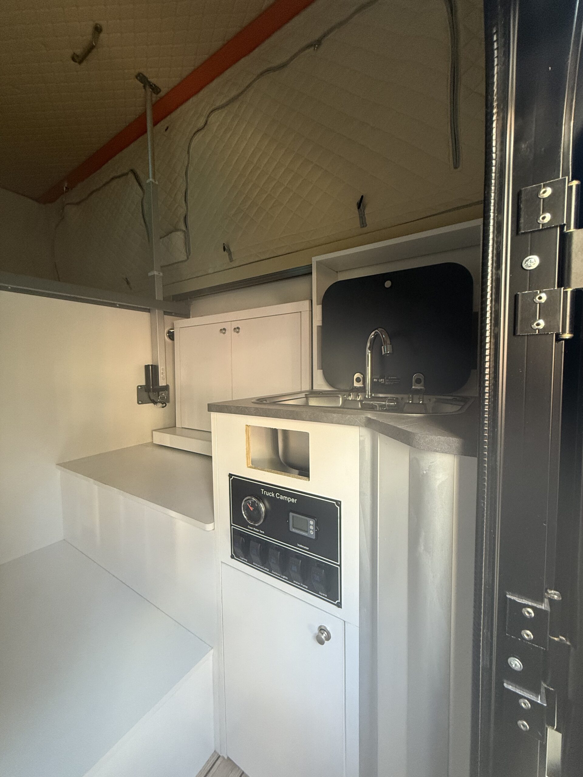 Aluminum pop-up camper - Image 14